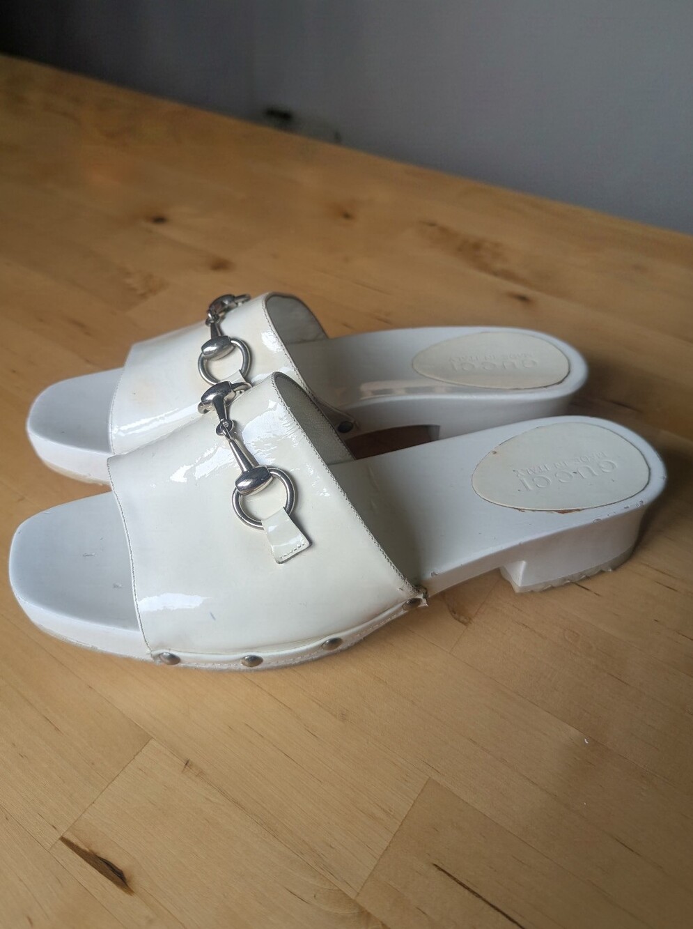 Gucci White Patent Leather Wood Clogs Mules with Silver Horsebit Chain Size 8.5